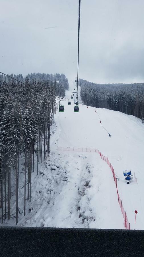 PetroşaniNear Centerアパートメント エクステリア 写真